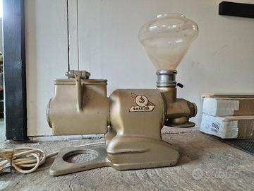 macina caffè e formaggio