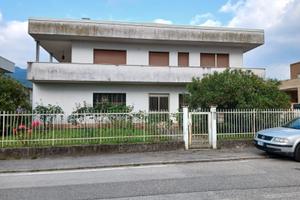 Casa Indipendente con Capannone