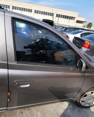 TOYOTA YARIS 2004 - PORTA ANTERIORE DESTRO