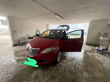 Lancia ypsilon