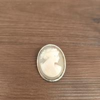 cammeo ciondolo e spilla