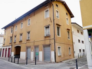 centralissimo locale commerciale al piano terra