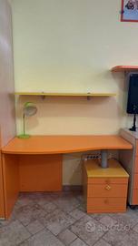 Scrivania con cassettiera moretti compact