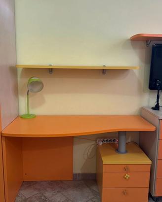 Scrivania con cassettiera moretti compact