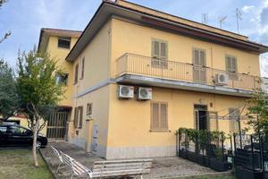 Appartamento di 130 m² con più di 5 locali a Roma