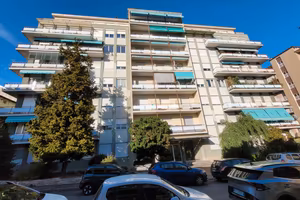 Appartamento in palazzo signorile ammobiliato