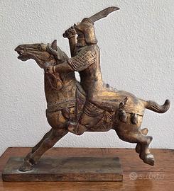 Statua Guan Yu a Cavallo in Legno Dorato
