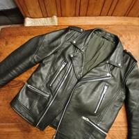 giacca tipo chiodo in pelle nera