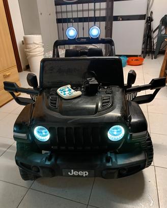 Macchina elettrica bambini jeep