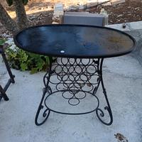 tavolo in ferro con cantinetta. 