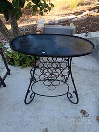 tavolo in ferro con cantinetta. 