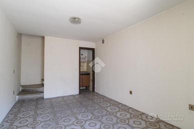 CASA SEMINDIPENDENTE A VESTONE