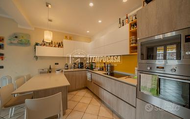 Trilocale con ascensore, balcone loggiato e garage