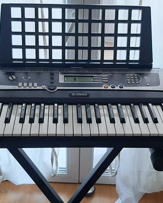 Pianola Yamaha YPT-210