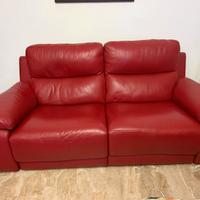 Divano in pelle vera con dopoio relax elettrico