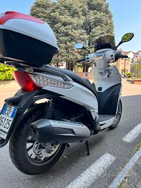 Scooter Kymco People GTi 300