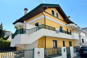 Piazza mazzini 2 camere 2 bagni jesolo lido centro