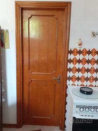 Porte interne in legno di noce tanganica