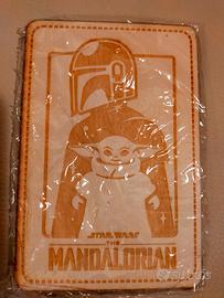 Cartolina Mandalorian Star Wars in legno