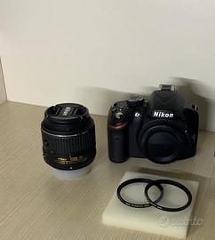 Reflex Nikon D3200 con 18-55 mm VR II