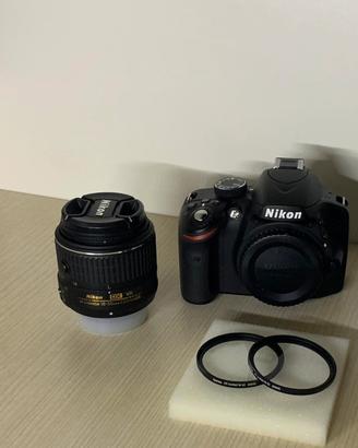 Reflex Nikon D3200 con 18-55 mm VR II