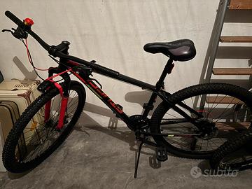 Mountain bike in stato eccellente da uomo