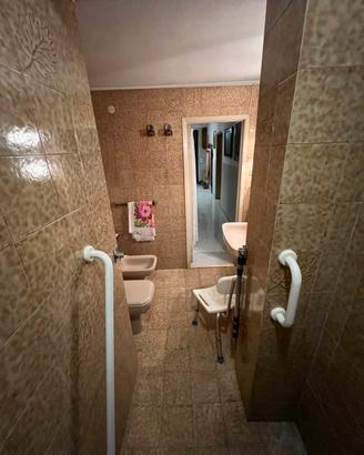 Allestimento accessori bagno per disabili