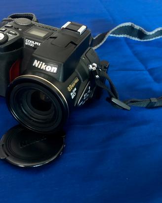 Compatta Nikon Coolpix 8700