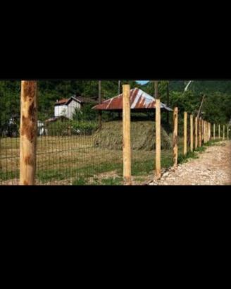 servizio recinzione con pali in legno 