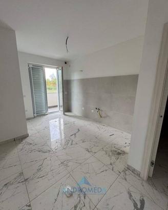 Appartamento di 130 m² con 3 locali e box auto a S