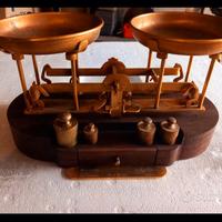 Antica bilancia pesi ottone orefice Italia museo 
