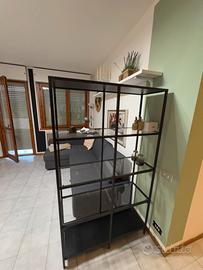 Mobile ferro battuto e vetro