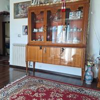 Prestigiosa vetrina antica da soggiorno