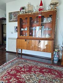 Prestigiosa vetrina antica da soggiorno