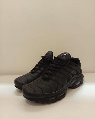 Scarpe uomo Nike air max plus
Colore Nero - TG 43