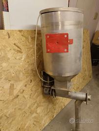 mangiatoia automatica regolabile per cavalli