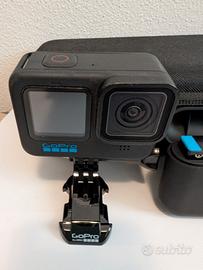 GoPro Hero 10 Black + 2 batterie e custodia 