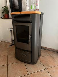 Stufa termoelettrica con termosifoni e scaldabagno