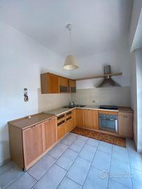 CUCINA CON MOBILE PER LA TV