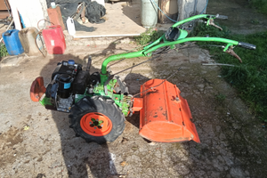 Motocoltivatore trattore