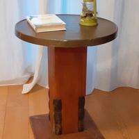 Tavolino piccolo con piano rotondo