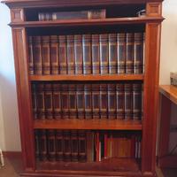 Grande Enciclopedia Treccani con mobile originale