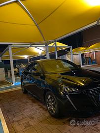 Peugeot 208 incidentata
