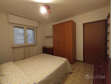 AMPIA STANZA in spazioso appartamento