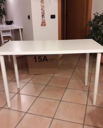 Tavoli  con gambe regolabili  20 euro l'uno