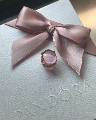 Pandora Charm con pietra cabochon ovale rosa