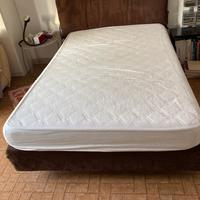 Letto imbottito una piazza e mezzo