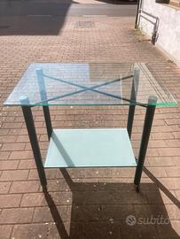 Tavola in ferro con ruote