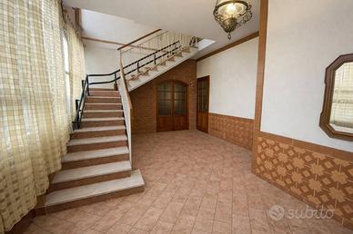 Villa di 231 m² con più di 5 locali a Trino