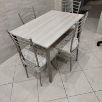 tavolo più sedie oppure separati 